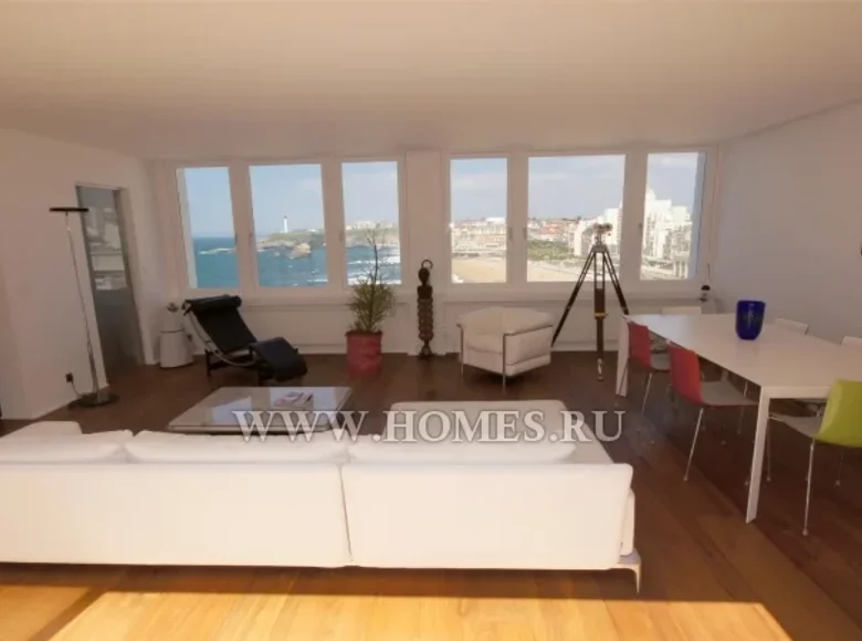 Mieszkanie 2 pokoi 153 m² Biarritz, Francja