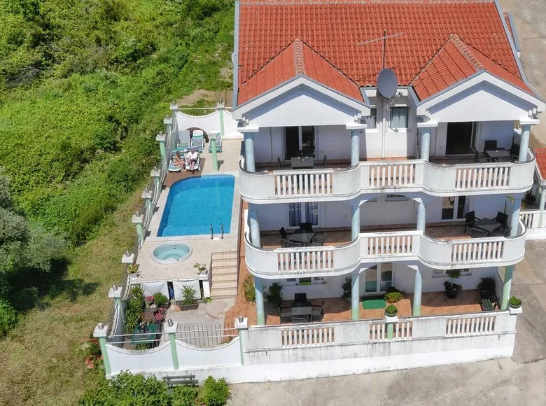 Villa 10 habitaciones 670 m² Tivat, Montenegro