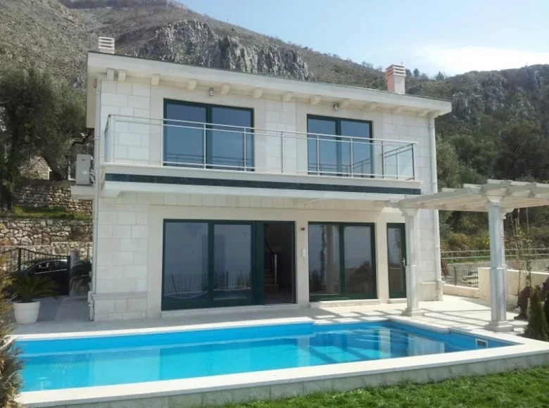 4 room house 220 m² Kotor, Montenegro