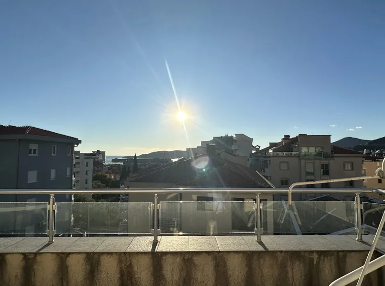 Mieszkanie 3 pokoi 110 m² Becici, Czarnogóra