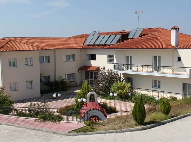 Propriété commerciale 1 600 m² à Agia Triada, Grèce