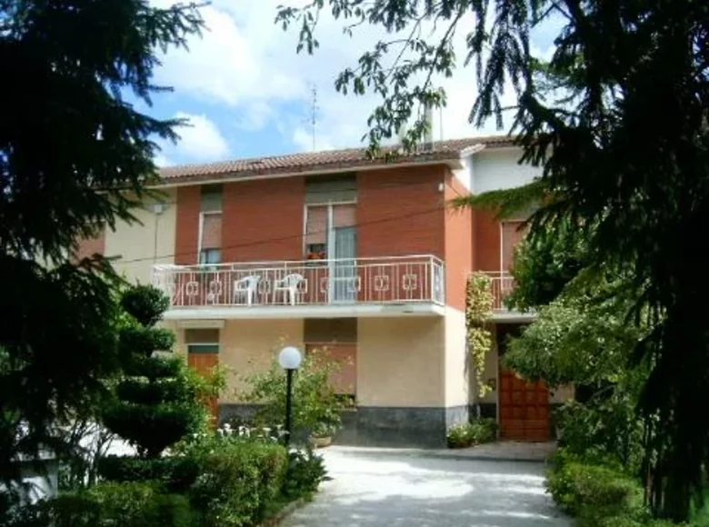 Adosado 12 habitaciones 250 m² Terni, Italia