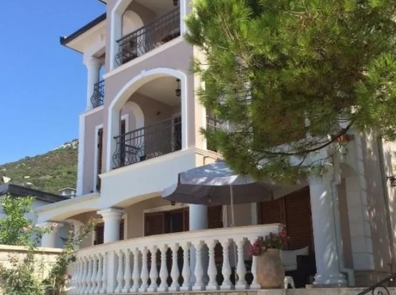 villa de 5 dormitorios 366 m² Montenegro, Montenegro