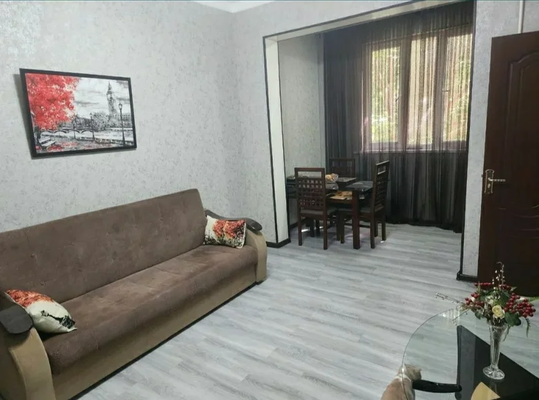 Kvartira 1 xona 65 m² Toshkentda