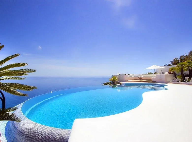 Villa de tres dormitorios 245 m² Cumbre del Sol, España