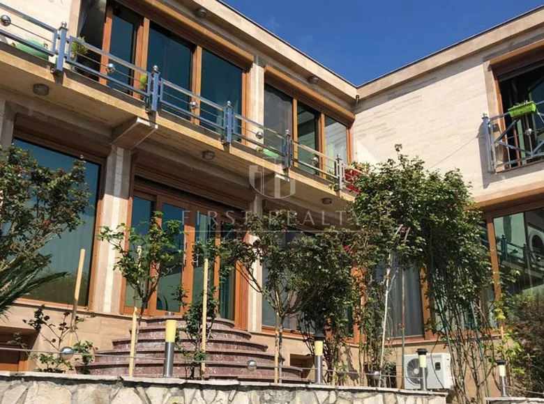 Villa de 5 habitaciones 460 m² Becici, Montenegro