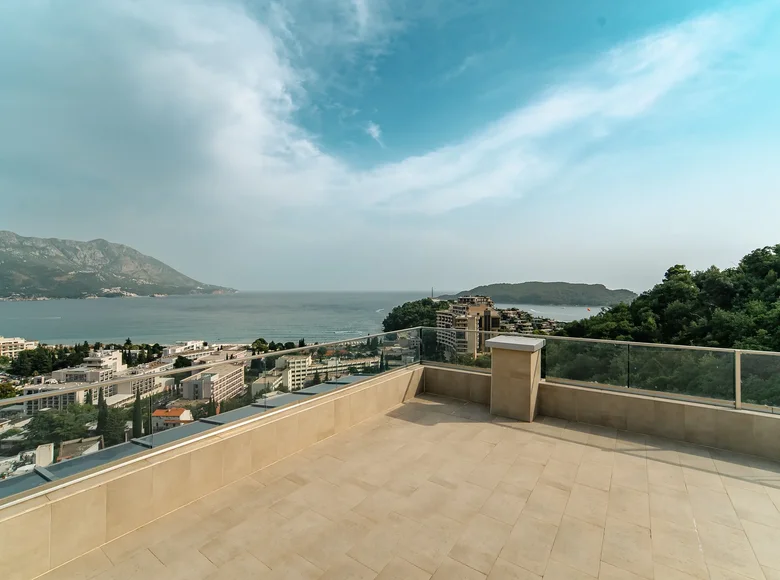 Penthouse 3 bedrooms 257 m² Becici, Montenegro