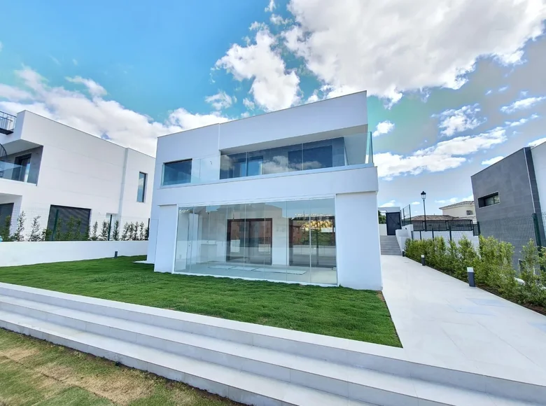 4 bedroom house  Manilva, Spain