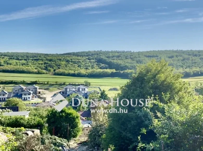Land 815 m² Erd, Hungary