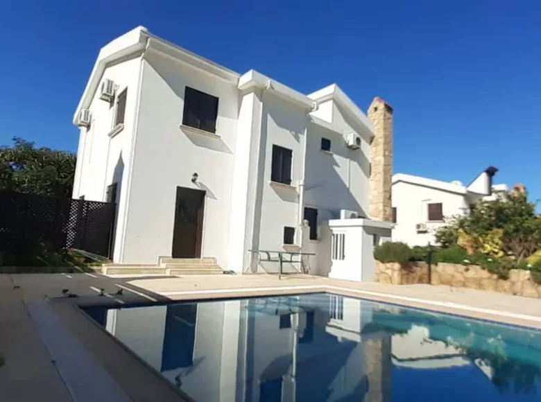 3-Schlafzimmer-Villa 210 m² Kyrenia, Cyprus