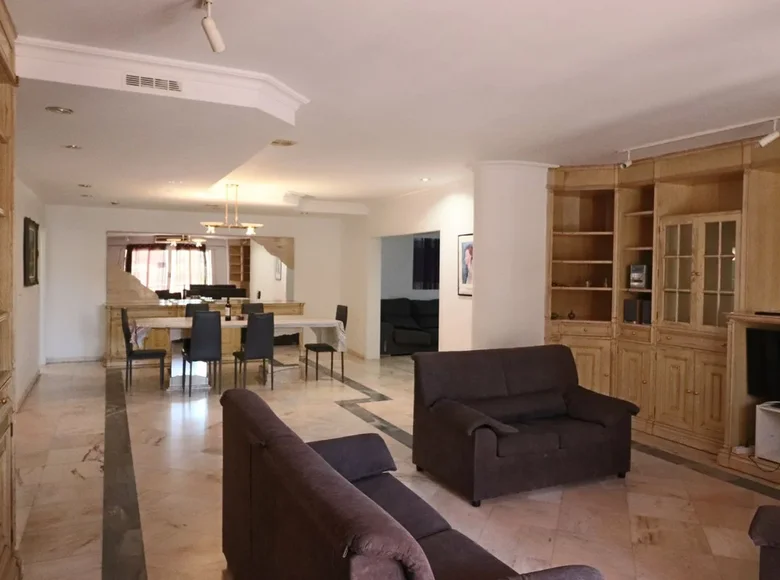 Mieszkanie 6 pokojów 182 m² Benidorm, Hiszpania