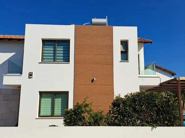 4-Schlafzimmer-Villa 132 m² Paralimni, Zypern