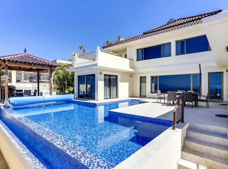 Villa de 4 dormitorios 285 m² Adeje, España