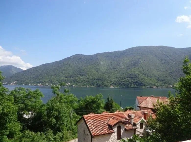 Grundstück 7 010 m² Lipci, Montenegro