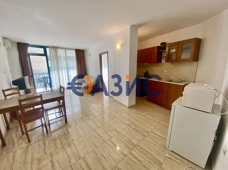Mieszkanie 2 pokoi 70 m² Nesebyr, Bułgaria