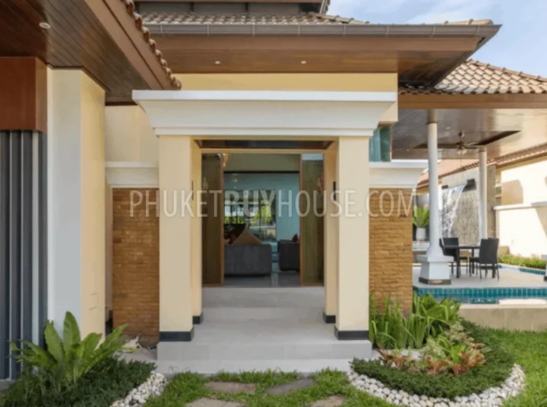 Villa 2 Schlafzimmer 327 m² Phuket, Thailand