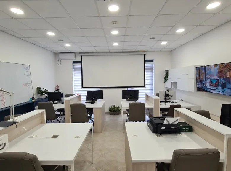 Büro 982 m² Montenegro, Montenegro