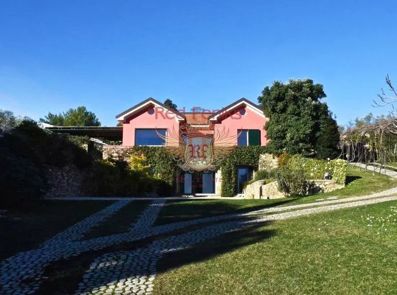 3 bedroom villa 300 m² Diano Castello, Italy