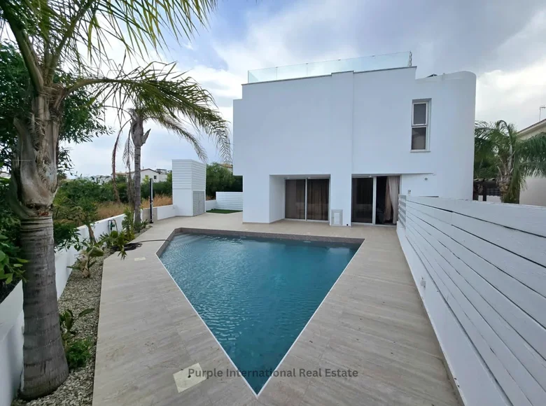 5 bedroom villa 107 m² Paralimni, Cyprus