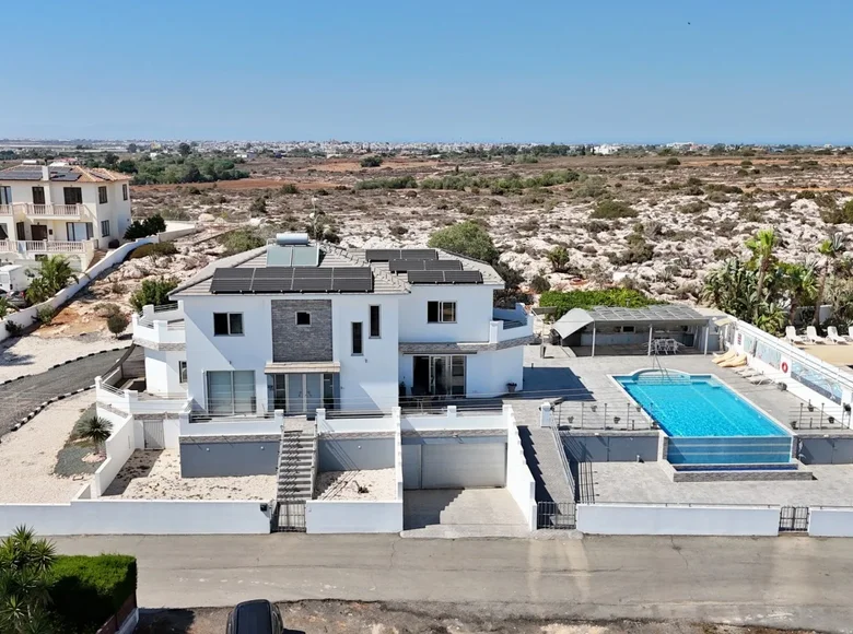 5 bedroom house 360 m² Paralimni, Cyprus