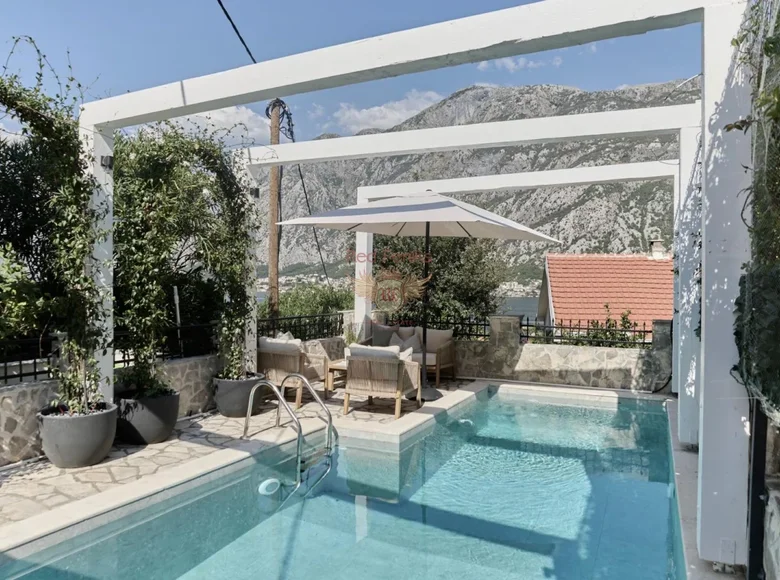 3 bedroom house 261 m² Kotor, Montenegro