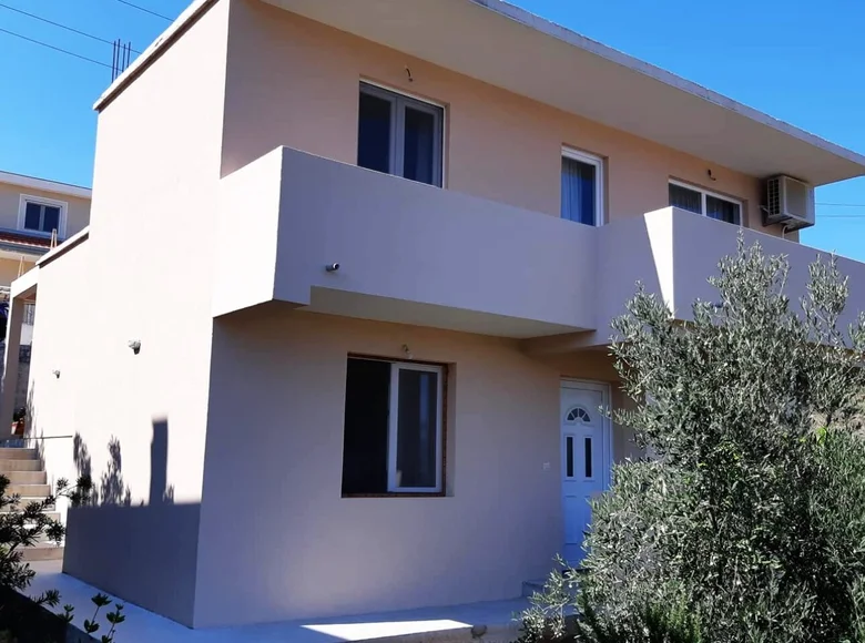 Casa 160 m² Krasici, Montenegro
