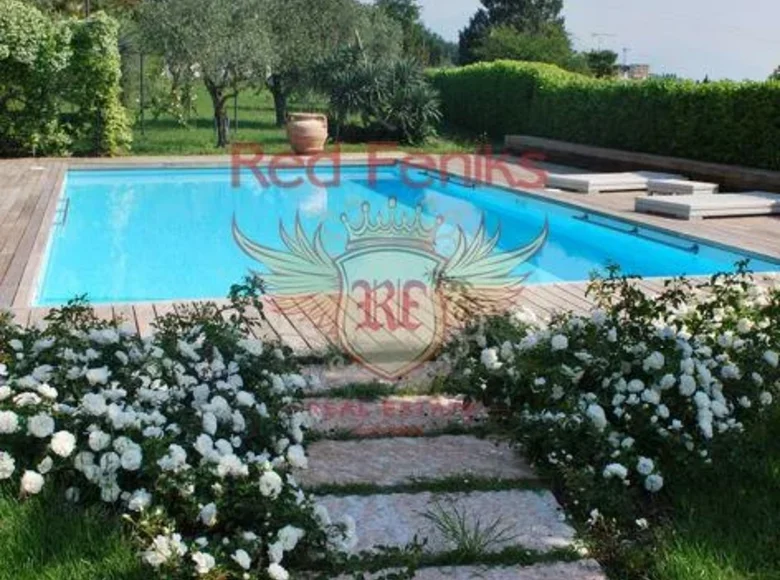 3 bedroom villa 250 m² Moniga del Garda, Italy