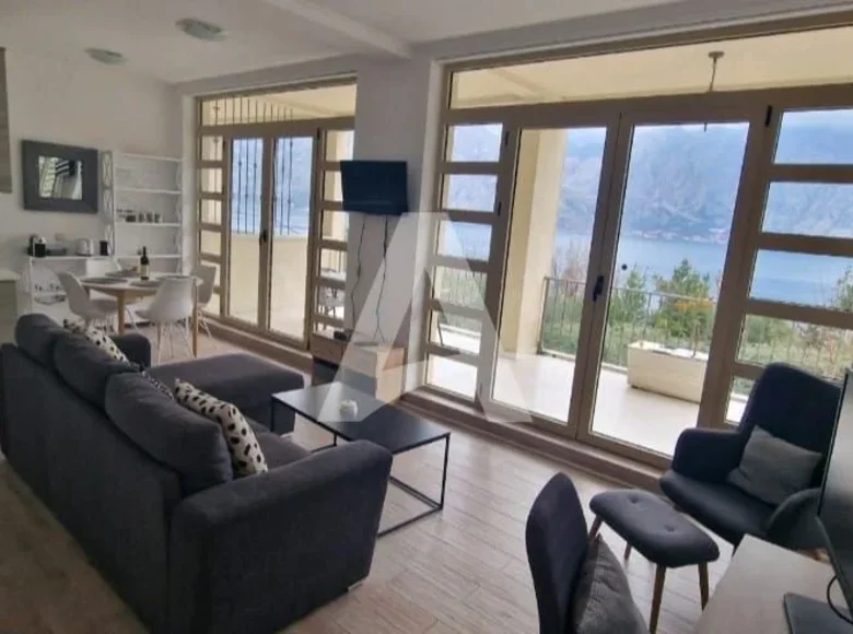 2 bedroom apartment 82 m² Prcanj, Montenegro