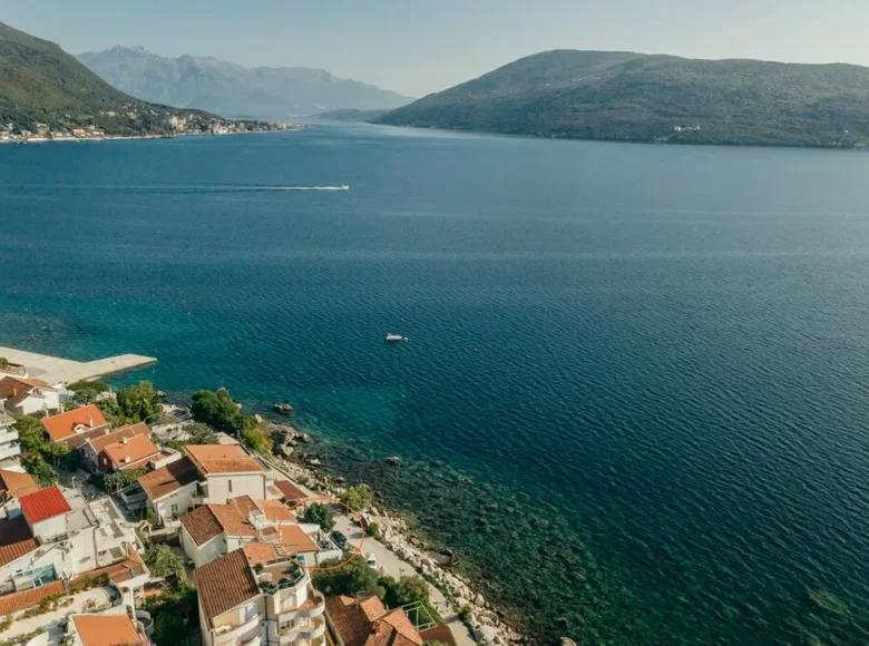 Villa de 4 habitaciones 180 m² Herceg Novi, Montenegro
