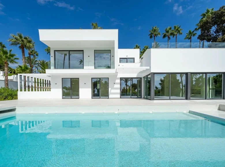 Villa de 4 dormitorios 430 m² Estepona, España