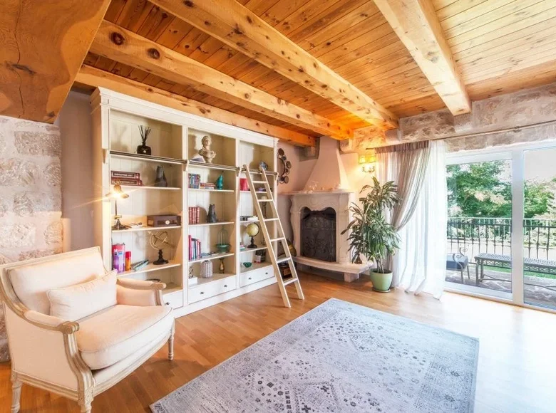 Casa 5 habitaciones 350 m² en Krstac, Montenegro