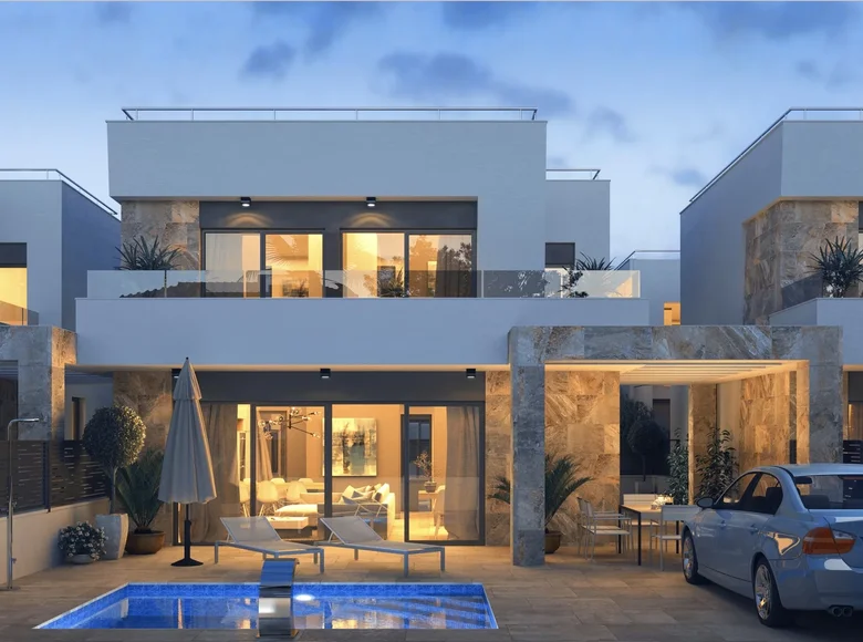 Villa de tres dormitorios 155 m² Cabo Roig, España