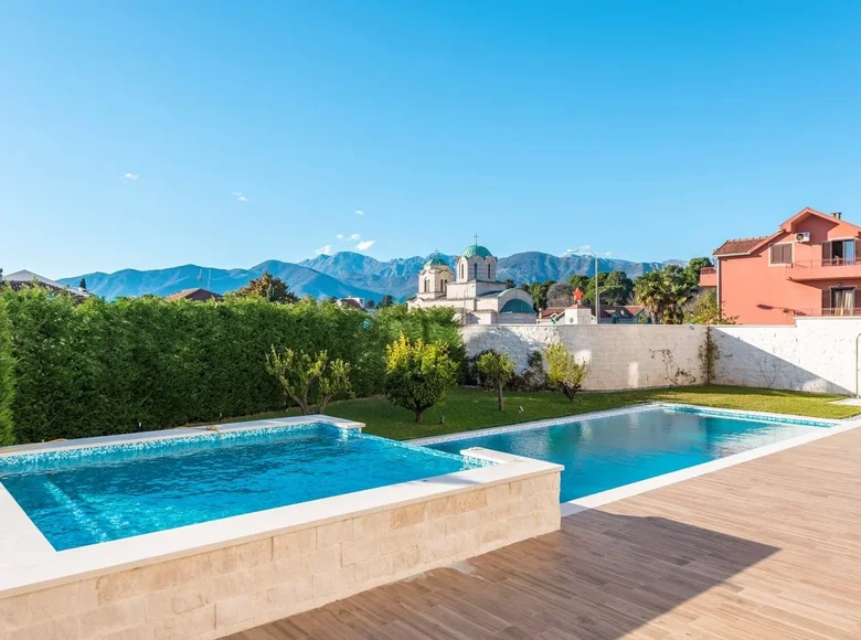 Mieszkanie 4 pokoi 103 m² Tivat, Czarnogóra