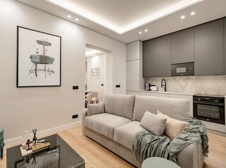 Mieszkanie 3 pokoi 112 m² Madryt, Hiszpania