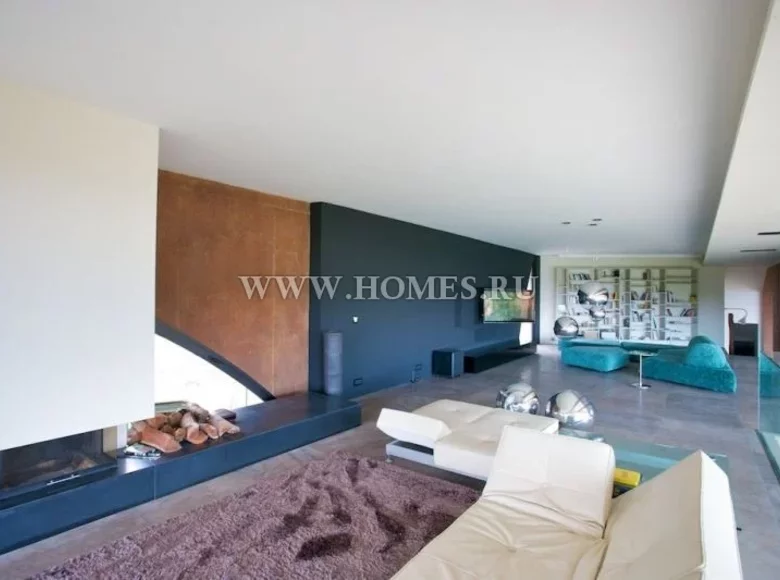 6-Schlafzimmer-Villa 3 100 m² Marbella, Spanien