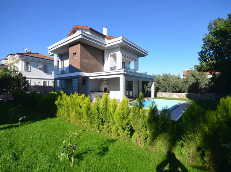3 bedroom villa 350 m² Eski Oemerler, Turkey