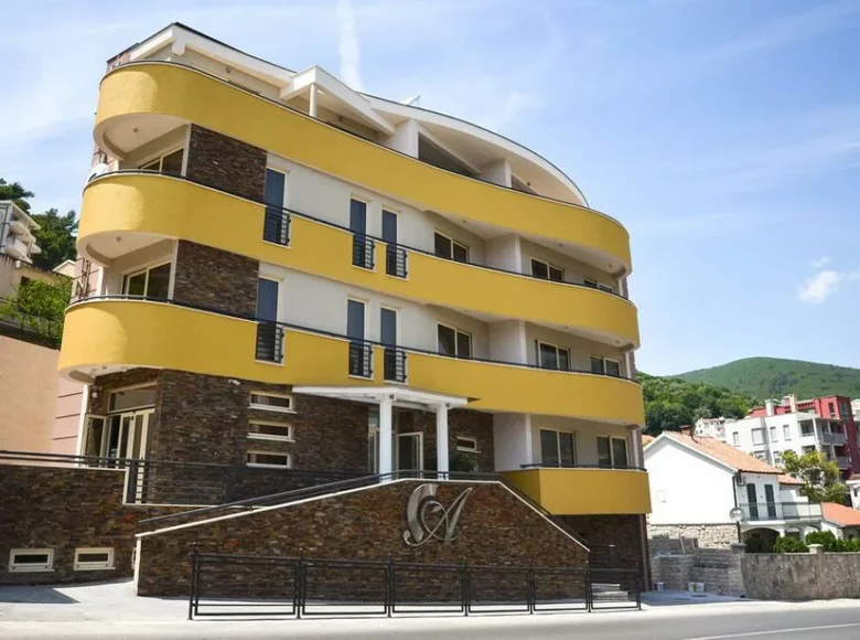 Hotel 823 m² in Budva, Montenegro