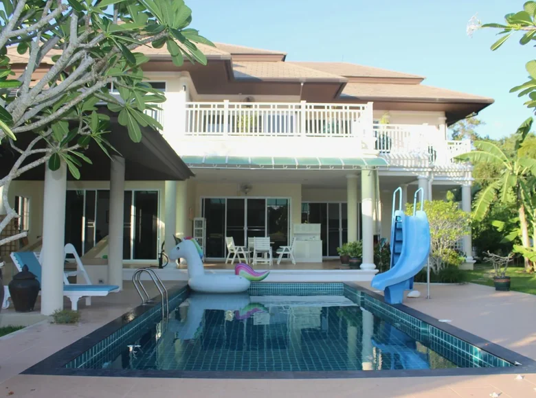 4 bedroom house 950 m² Phuket, Thailand