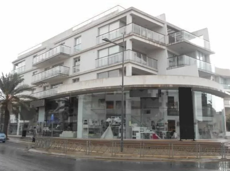 Boutique 563 m² à Nicosie, Bases souveraines britanniques
