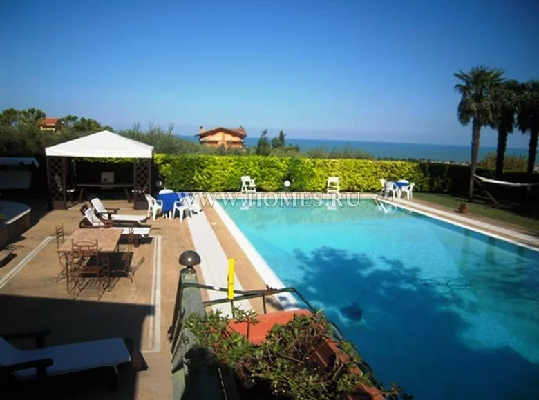 6 bedroom house 500 m² Pescara, Italy