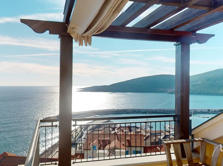 2 bedroom apartment 133 m² Tivat, Montenegro