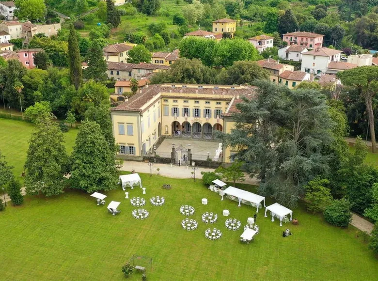 Villa 15 bedrooms 2 755 m² Pisa, Italy