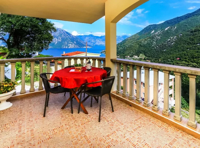 Casa 6 habitaciones  Morinj, Montenegro
