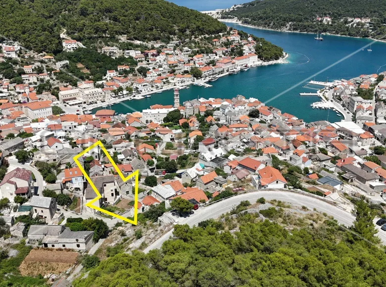 Land 294 m² Pucisca, Croatia