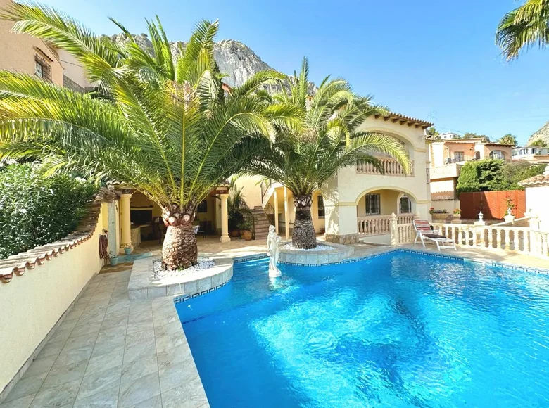 5-Schlafzimmer-Villa 346 m² Calp, Spanien