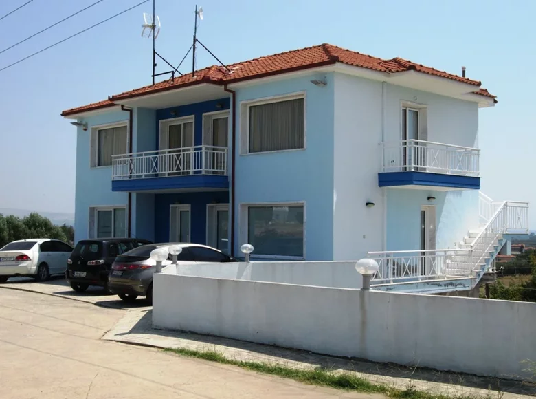 Commercial property 300 m² in Polygyros, Greece