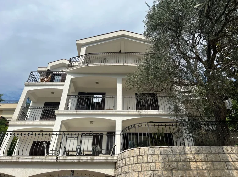 5 bedroom house 358 m² Budva, Montenegro