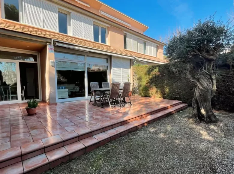 Townhouse 4 bedrooms 355 m² Tiana, Spain