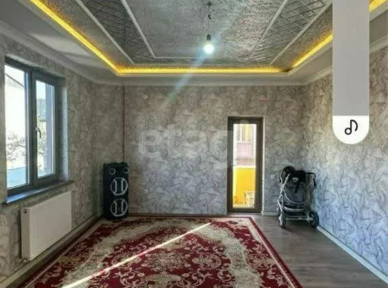 Kvartira 3 xonalar 83 m² Samarqandda