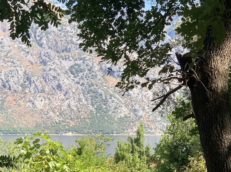 Atterrir  Kotor, Monténégro